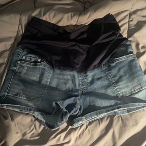 Maternity shorts